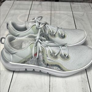 WMNS NIKE FLEX 2021 RN PURE PLATINUM/METALLIC SILVER-WOLF GREy SZ -8